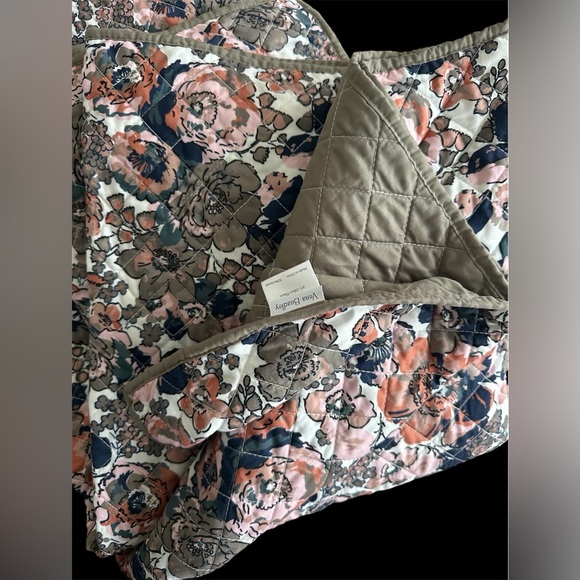 Vera Bradley Full Queen Quilt 3 Pc Bedding Floral Blue Prairie Fatigues NWT - Picture 3 of 5